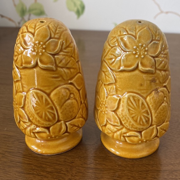 VTG Florida Souvenir Ceramic Salt & Pepper Shakers with Orange Blossom Flower - Picture 3 of 8